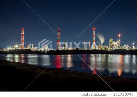 四日市工廠的夜景（從燒津碼頭看到的鹽濱地區、昭和四日市製油廠） 131730745