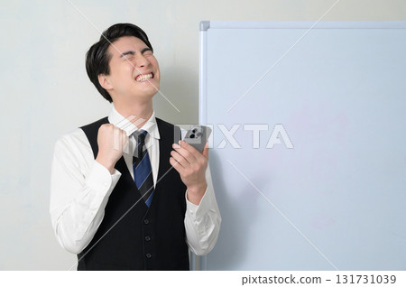 一個很高興看到智能手機的人 131731039