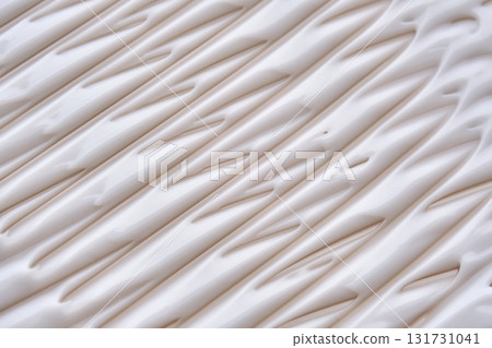 An unusual pattern of cosmetic moisturizer. 131731041