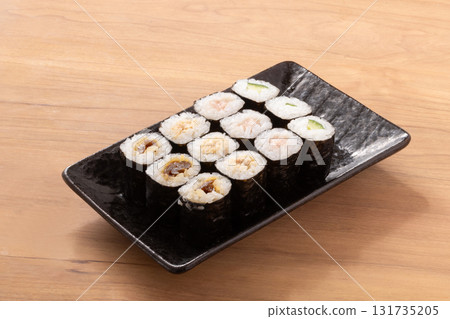 Norimaki (dried gourd, tuna mayonnaise, tuna, cucumber) 131735205