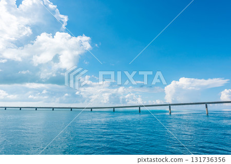 連接宮古島和岩島的Irabu橋 131736356
