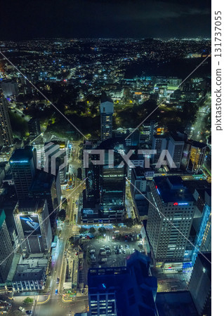 從紐西蘭奧克蘭天空塔的觀景台欣賞城市夜景 從紐西蘭奧克蘭天空塔的觀景台欣賞城市夜景 131737055