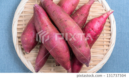 用濾鍋盛裝的紅薯 131737304