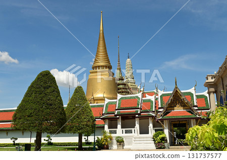 Wat Phra Sri Rattana Satsadaram, commonly known as Wat Phra Kaew, is the most popular temple for tourists to visit and pay homage to. 131737577