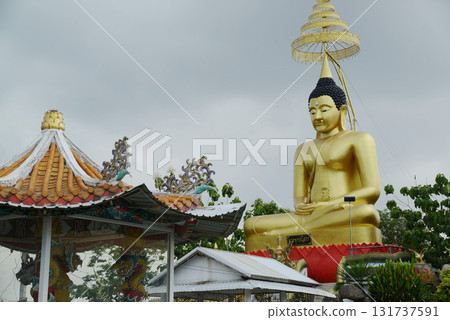 The world's largest outdoor Luang Pho Sothon statue is enshrined at Wat Nong Yai.The lap width is 10 meters and the height is 14 meters. It is located behind the chapel. 131737591