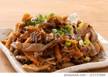 Stir-fried mushrooms and konjac Stir-fried mushrooms and konjac 131737894