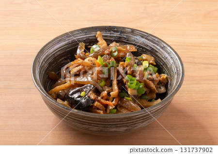 Stir-fried mushrooms and konjac 131737902