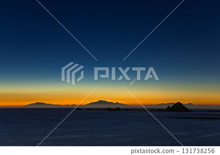 Comet Atlas streaking through the sunset sky as seen from Princess Bay in Wellington, New Zealand Comet Atlas streaking through the sunset sky as seen from Princess Bay in Wellington, New Zealand 131738256