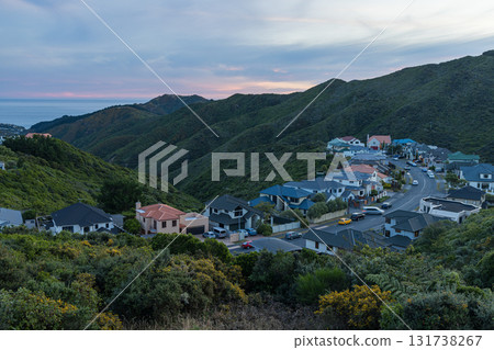 從紐西蘭惠靈頓布魯克林陸軍邦克山看到的城市景觀和日落天空 從紐西蘭惠靈頓布魯克林陸軍邦克山看到的城市景觀和日落天空 131738267