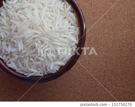 小碗裡的巴斯馬蒂米飯 小碗裡的巴斯馬蒂米飯 131738278