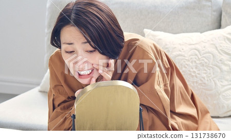 Checking teeth and gums Stomatitis Female image 131738670