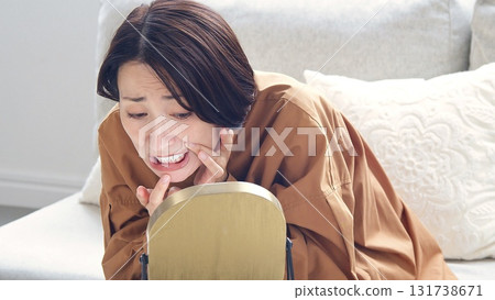 Checking teeth and gums Stomatitis Female image 131738671