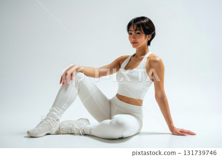 Muscular woman doing yoga 131739746