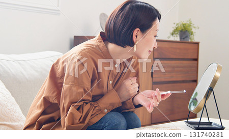 In between grooming 131740281