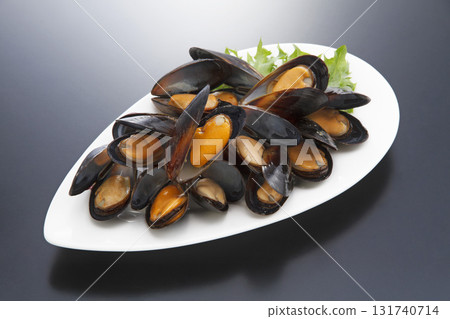boiled mussels boiled mussels 131740714