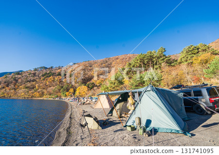 山梨縣本棲湖畔露營地的風景 131741095