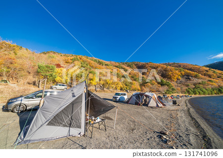 Scenery of the campsite on the shore of Lake Motosu in Yamanashi Prefecture 131741096