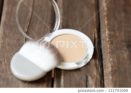 粉餅和粉底刷 131741099