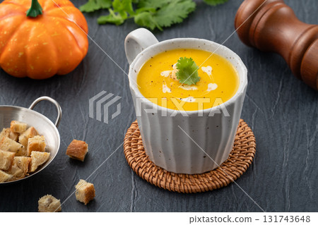pumpkin soup autumn food bread creamy pumpkin soup かぼちゃポタージュ スープ 131743648