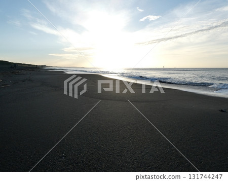 沙灘和朝日 沙灘和朝日 131744247