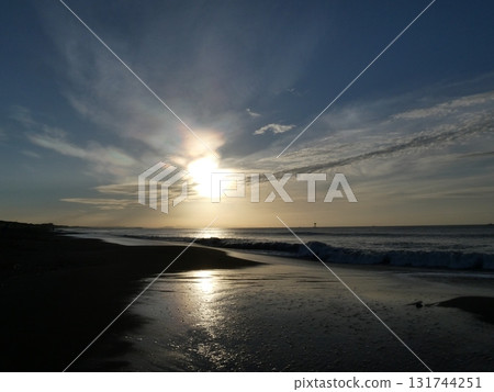 沙灘和朝日 沙灘和朝日 131744251