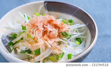 新的洋蔥沙拉 131744518