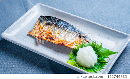 Grilled mackerel with salt 131744883