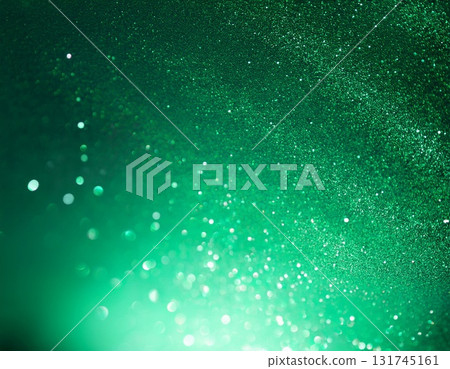 柔和的祖母綠漸層設計，散發著柔和的光芒 131745161