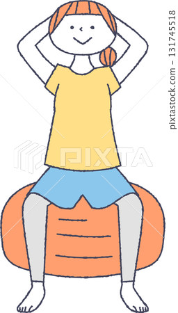 一名女子用平衡球進行肌肉訓練 一名女子用平衡球進行肌肉訓練 131745518