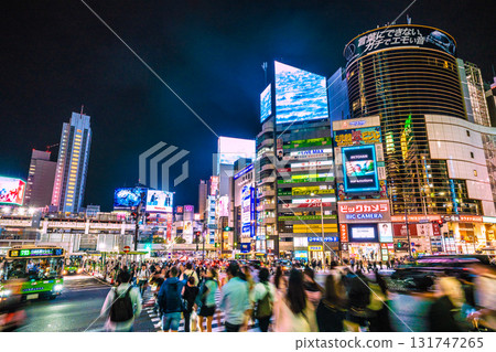 Tokyo cityscape, Japan, October 3rd. Inbound tourism continues... Miyamasuzakashita intersection in Shibuya, bustling with foreign tourists, is entering a new era. Tokyo cityscape, Japan, October 3rd. Inbound tourism continues... Miyamasuzakashita intersection in Shibuya, bustling with foreign tourists, is entering a new era. 131747265