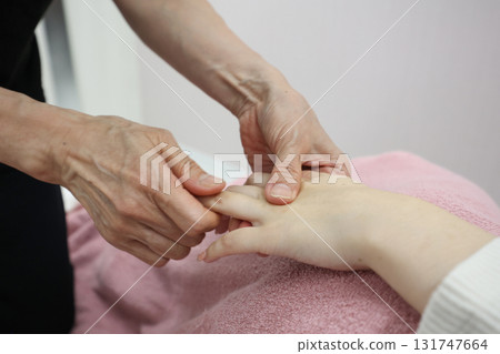 Hand treatment Hand treatment 131747664