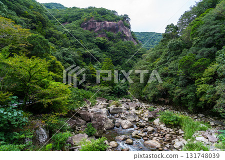 A scenic spot in Wakayama's southern Kii region, Kizetsukyo Gorge. The Aizu River flows down between the rocks that fill the valley. A scenic spot in Wakayama's southern Kii region, Kizetsukyo Gorge. The Aizu River flows down between the rocks that fill the valley. 131748039