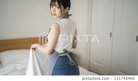 A lady making the bed 131748466