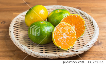 很早出生的橘子 131749144