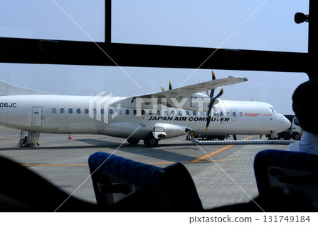 在登上日本航空通勤者之前 在登上日本航空通勤者之前 131749184