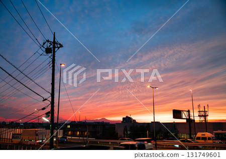A beautiful townscape with a sunset overlooking Mt. Fuji 131749601