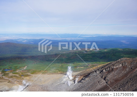 Mount Asahi and volcanic smoke on a clear autumn day 131750056