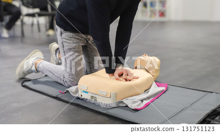 BLSD Defibrillator use course. first aid course - company safety - cardiac massage - Basic Life Support BLSD Defibrillator use course. first aid course - company safety - cardiac massage - Basic Life Support 131751123