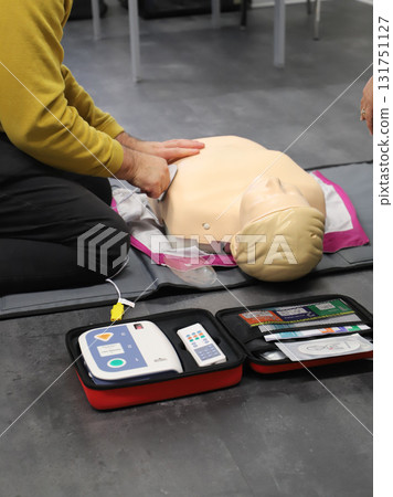 BLSD Defibrillator use course. first aid course - company safety - cardiac massage - Basic Life Support BLSD Defibrillator use course. first aid course - company safety - cardiac massage - Basic Life Support 131751127