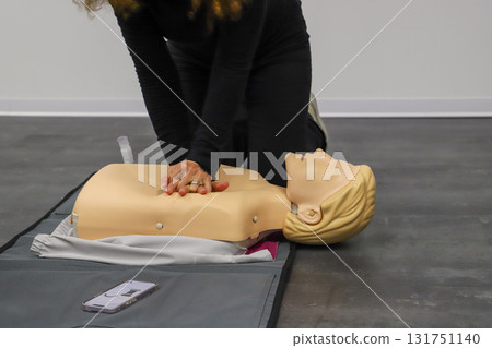 BLSD Defibrillator use course. first aid course - company safety - cardiac massage - Basic Life Support BLSD Defibrillator use course. first aid course - company safety - cardiac massage - Basic Life Support 131751140