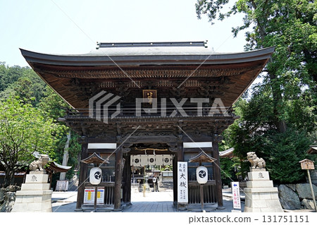 滋賀縣近江八幡日牟禮八幡神社塔門(夏季) 滋賀縣近江八幡日牟禮八幡神社塔門(夏季) 131751151