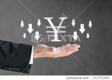 Image showing the decline in the value of the Japanese yen 131753948