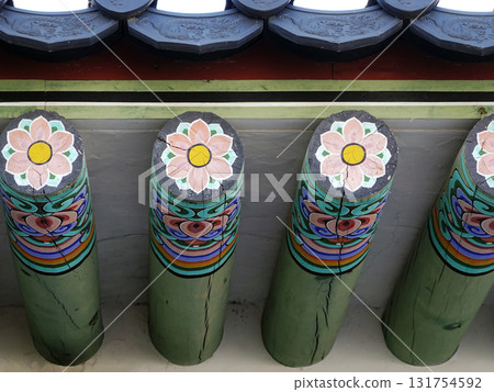 Traditional korean hanok eaves with colorful dancheong painted wooden beams 131754592