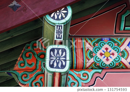 Traditional korean hanok dancheong wooden beam detail with colorful patterns Traditional korean hanok dancheong wooden beam detail with colorful patterns 131754593