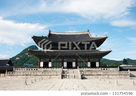 Traditional korean hanok palace geunjeongjeon royal main hall in seoul gyeongbokgung 131754596