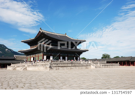 Traditional korean hanok palace geunjeongjeon royal main hall in seoul gyeongbokgung 131754597