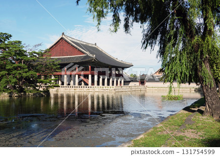 Traditional korean hanok pavilion gyeonghoeru scenic pond view at seoul gyeongbokgung Traditional korean hanok pavilion gyeonghoeru scenic pond view at seoul gyeongbokgung 131754599