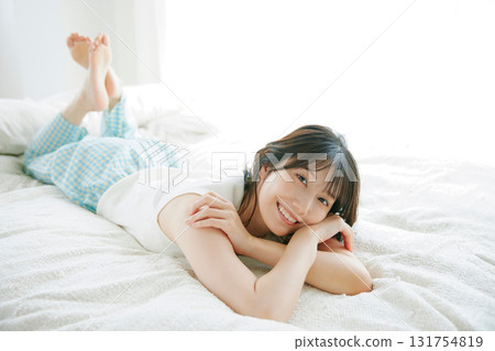 Woman lying in bed 131754819