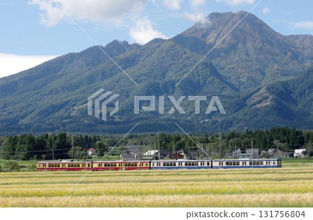 秋季日本鐵道風景 131756804