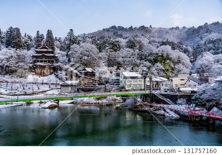 靈岩山上白雪皚皚的圓藏寺 靈岩山上白雪皚皚的圓藏寺 131757160